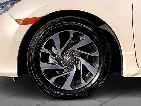 Used 2018 Honda Civic EX image 10