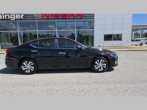 Used 2025 Nissan Altima 2.5 S image 34