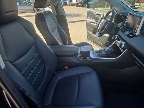Used 2020 Toyota RAV4 XLE Premium image 10