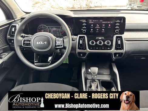 Used 2023 Kia Sorento LX image 36