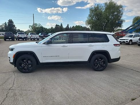 Used 2023 Jeep Grand Cherokee L Laredo AWD/4WD image 3