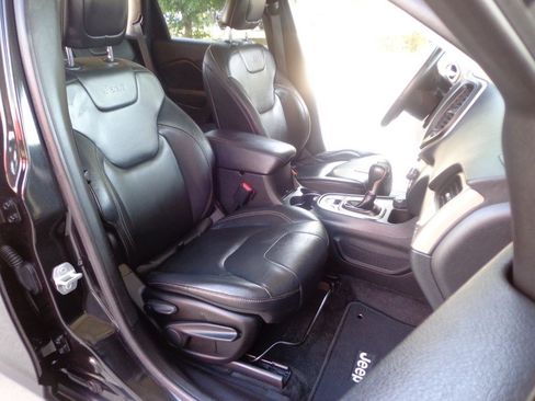 Used 2016 Jeep Cherokee Limited AWD/4WD image 17