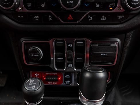 Used 2024 Jeep Wrangler Rubicon 392 image 27