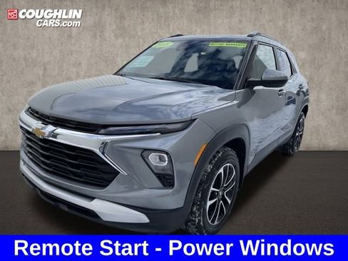 Used 2025 Chevrolet TrailBlazer LT w/ Driver Confidence Package image 4