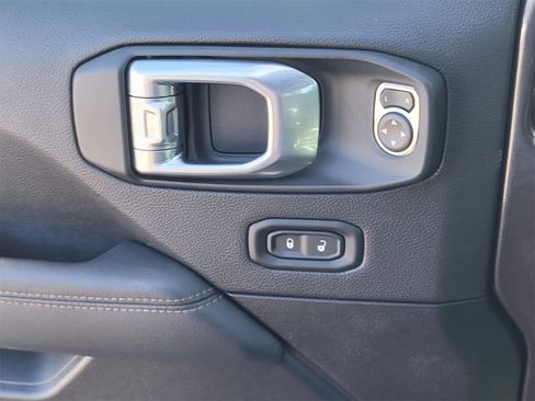 Used 2021 Jeep Wrangler Unlimited Sahara image 15