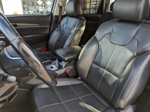Used 2022 Kia Telluride EX w/ EX Premium Package image 14