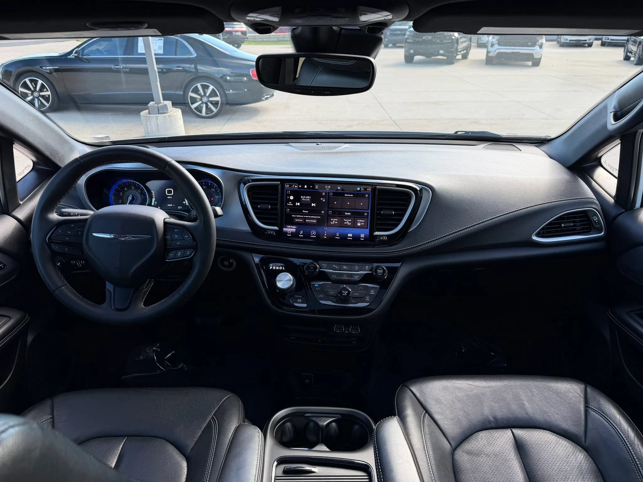 Used 2022 Chrysler Pacifica Touring-L w/ Uconnect Theater Family Group AWD/4WD image 15