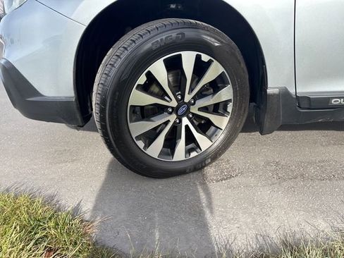 Used 2017 Subaru Outback 2.5i Limited image 28