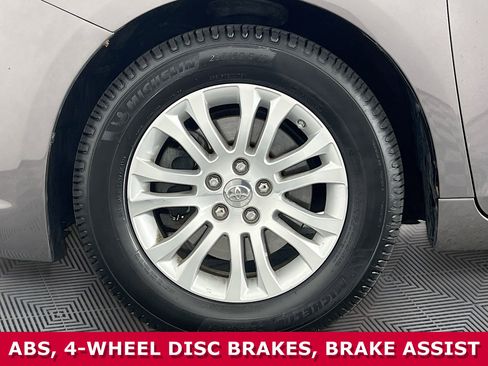 Used 2016 Toyota Sienna XLE Premium image 36