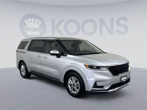 Used 2023 Kia Carnival LX image 10