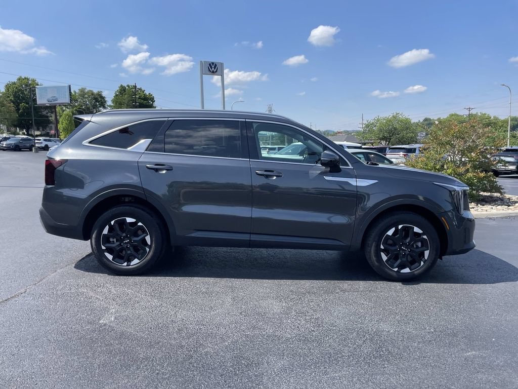 Used 2024 Kia Sorento S AWD/4WD image 4