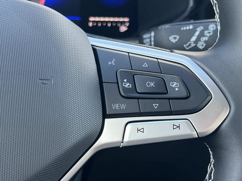 Certified 2022 Volkswagen Taos SE image 10