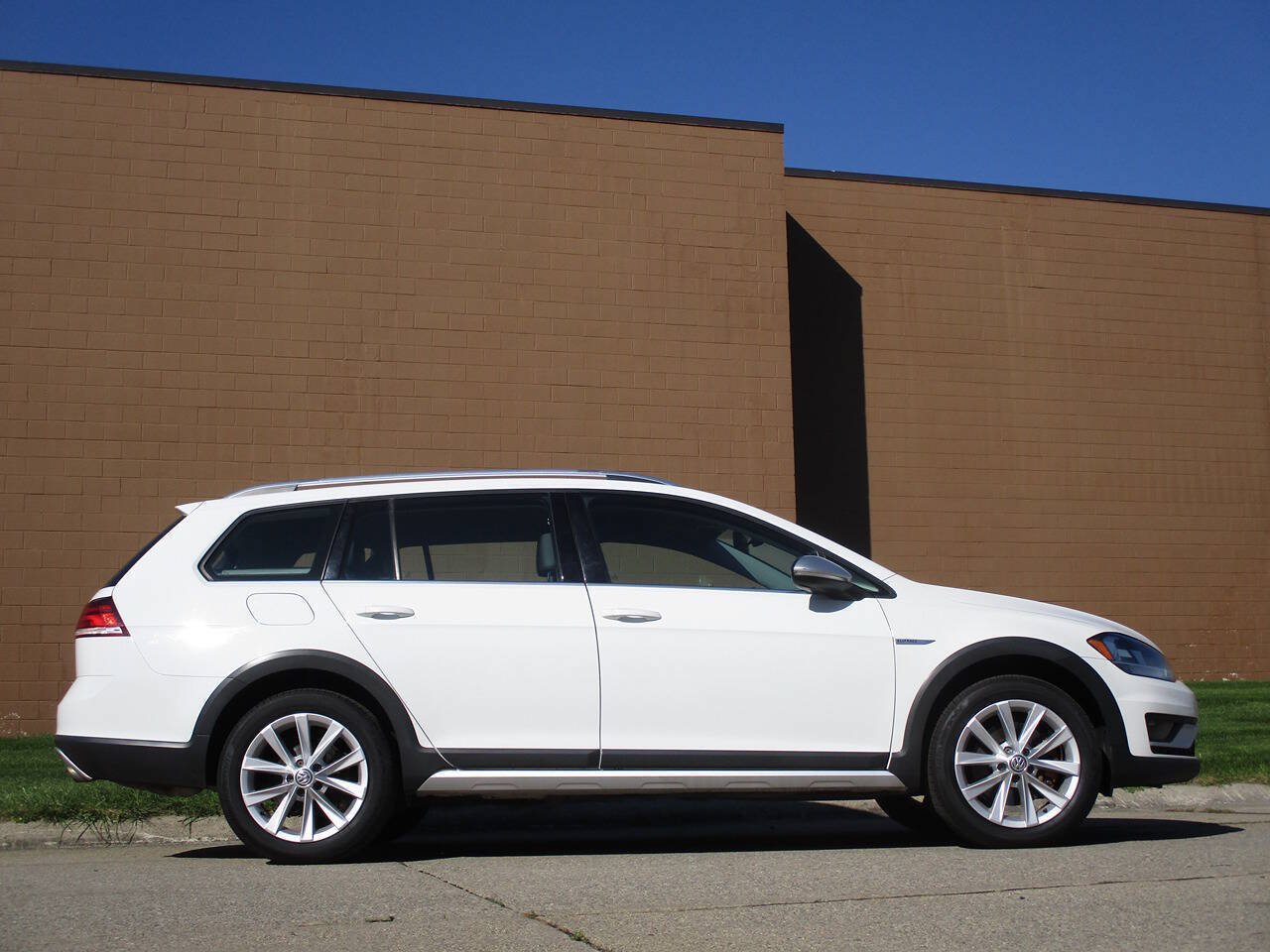 Used 2019 Volkswagen Golf Alltrack S AWD/4WD image 10