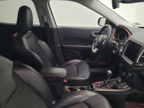 Used 2019 Jeep Compass Trailhawk AWD/4WD image 21