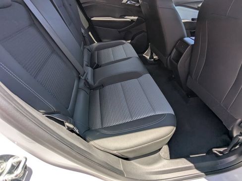 Used 2025 Chevrolet Trax LT w/ LT Convenience Package FWD image 30