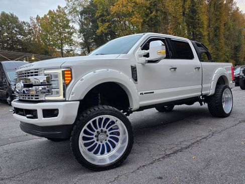 Used 2017 Ford F250 Lariat w/ Lariat Ultimate Package AWD/4WD image 3