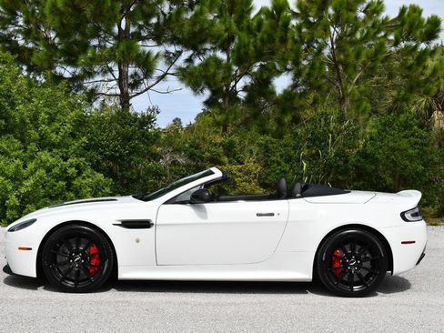 Used 2017 Aston Martin V12 Vantage S RWD image 24