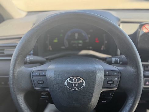 Used 2025 Toyota Camry LE image 12