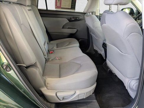 Used 2024 Toyota Highlander LE image 18