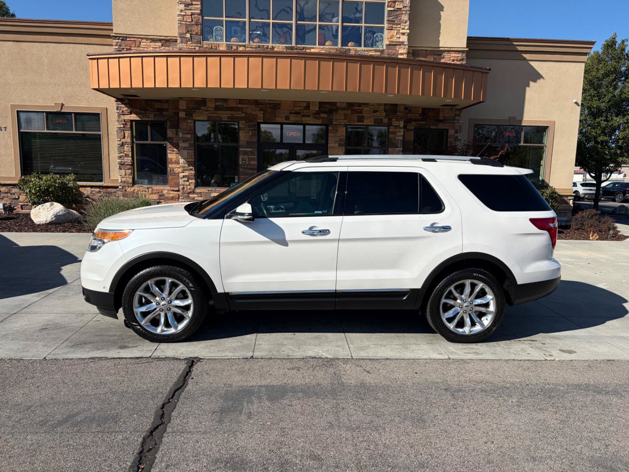 Used 2015 Ford Explorer Limited w/ Equipment Group 302A AWD/4WD image 2
