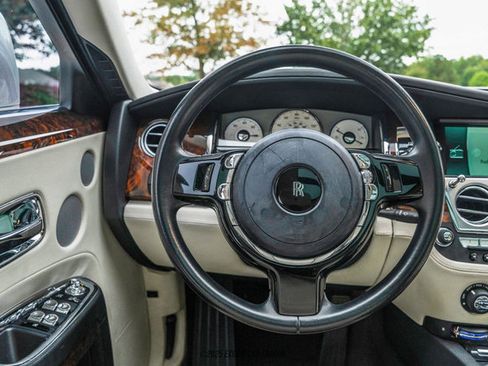 Used 2015 Rolls-Royce Ghost image 55