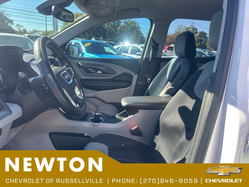 Used 2024 GMC Terrain SLE FWD image 4
