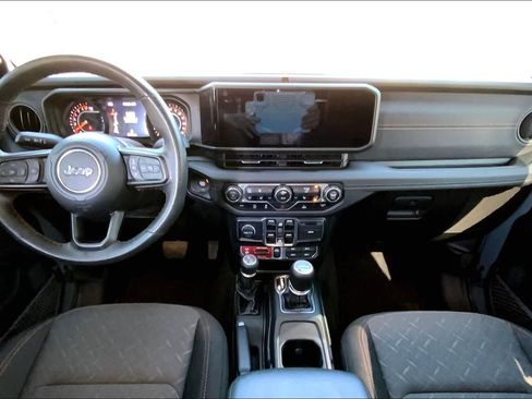 Used 2024 Jeep Gladiator Mojave w/ Technology Group AWD/4WD image 14
