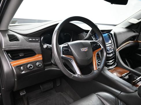 Used 2017 Cadillac Escalade ESV Luxury image 14