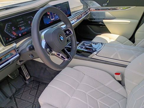 Used 2025 BMW 760i xDrive w/ Executive Package AWD/4WD image 21