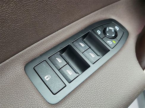 Used 2024 BMW iX xDrive50 image 22