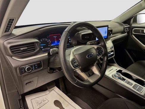 Used 2023 Ford Explorer XLT image 9
