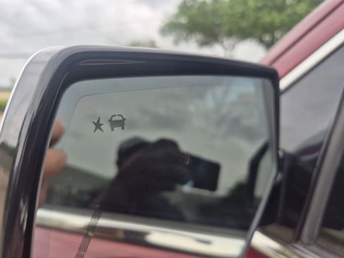 Used 2018 Chevrolet Suburban Premier image 12