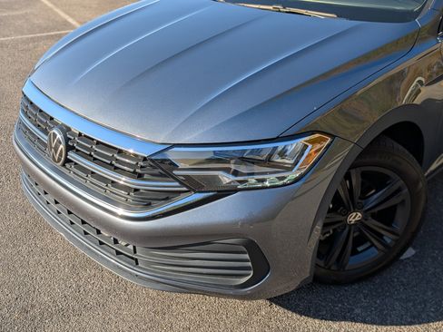 Used 2024 Volkswagen Jetta SE w/ Panoramic Sunroof Package image 13