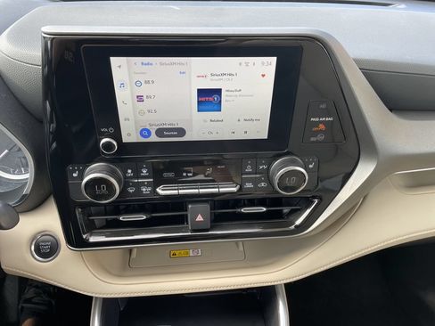 Certified 2025 Toyota Highlander XLE AWD/4WD image 18