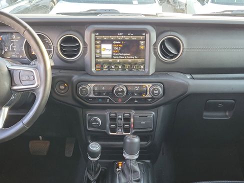 Used 2022 Jeep Wrangler Unlimited Sahara w/ Cold Weather Group image 17