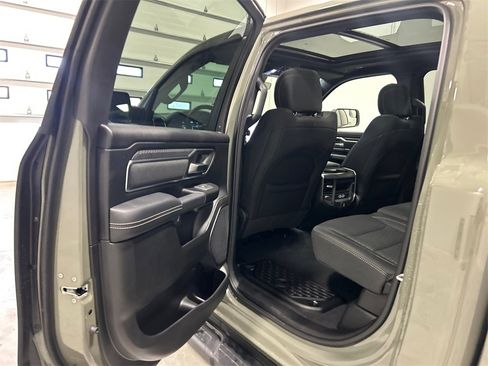 New 2026 RAM 1500 4x4 Crew Cab image 32