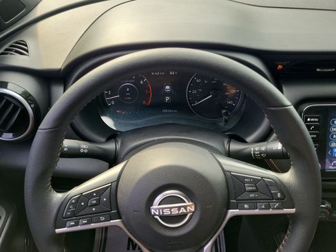 Certified 2023 Nissan Kicks SR FWD image 21