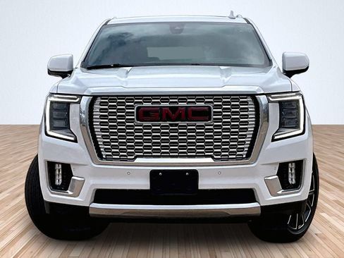 Used 2021 GMC Yukon Denali w/ Denali Premium Package AWD/4WD image 3
