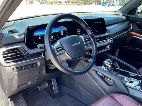 Used 2024 Kia Telluride SX Prestige image 2