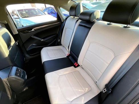 Used 2020 Volkswagen Passat 2.0T R-Line image 19