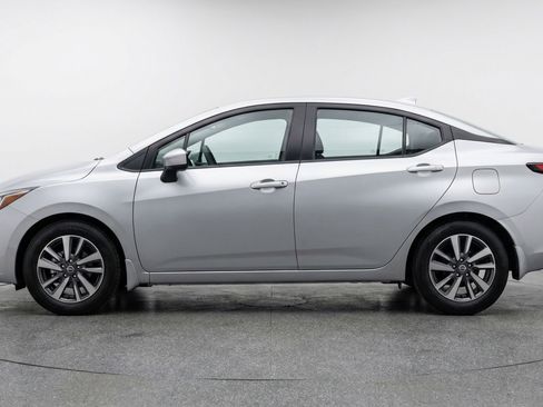 Used 2025 Nissan Versa SV image 5