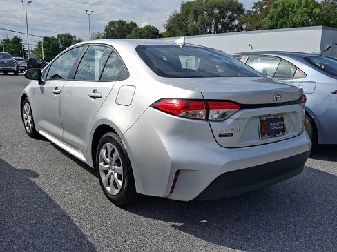 Used 2025 Toyota Corolla LE FWD image 3