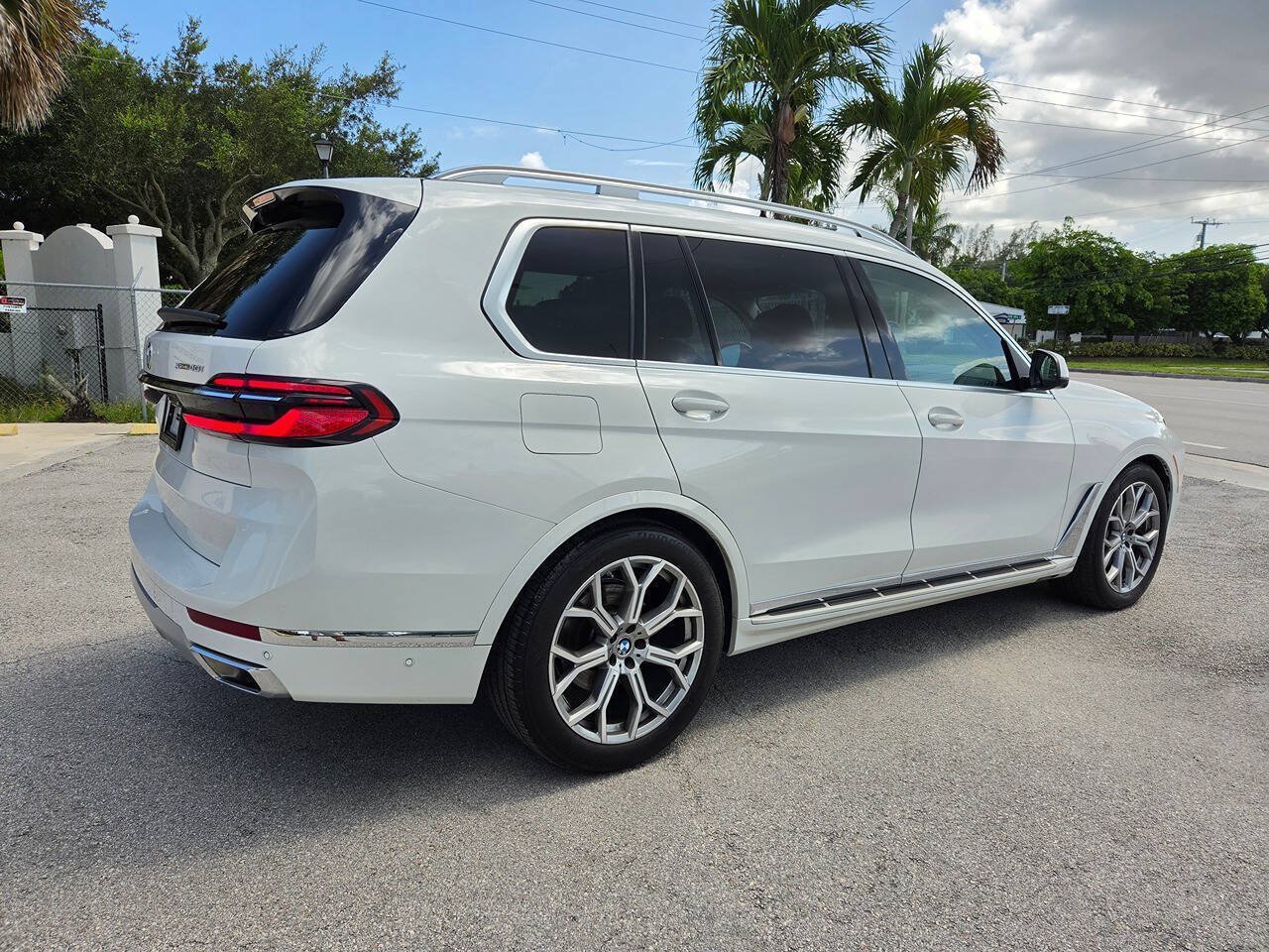 Used 2026 BMW X7 xDrive40i AWD/4WD image 5