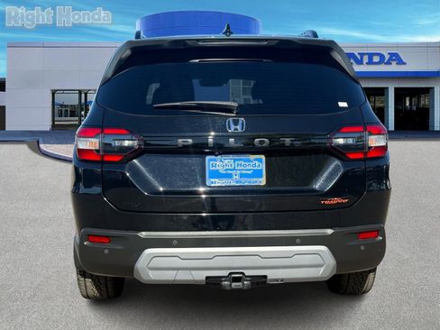 Certified 2024 Honda Pilot TrailSport image 8