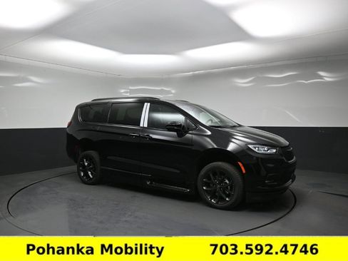 Used 2026 Chrysler Pacifica Select w/ S Appearance Package FWD image 6