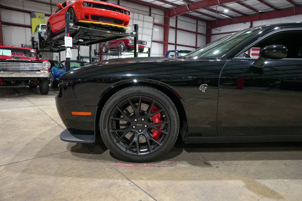Used 2016 Dodge Challenger SRT Hellcat RWD image 3