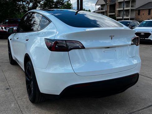 Used 2023 Tesla Model Y Long Range AWD/4WD image 9