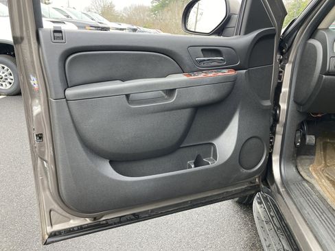 Used 2011 Chevrolet Tahoe LT image 11