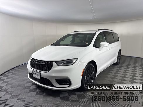 Used 2021 Chrysler Pacifica Touring w/ S Appearance Package FWD image 1