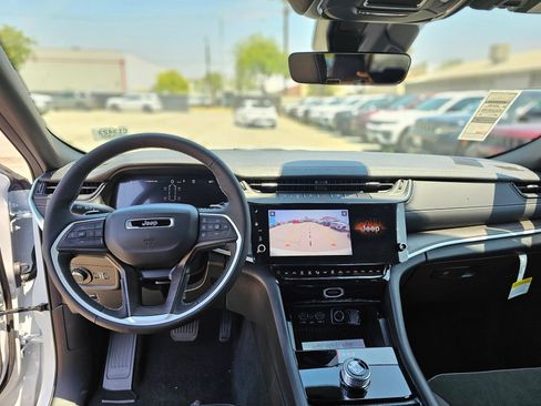 New 2026 Jeep Grand Cherokee L 2WD image 25
